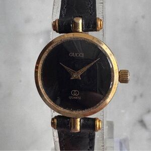 Vintage Gucci 2040L Sherry Line Ladies Gold Tone Quartz Watch Black Leather